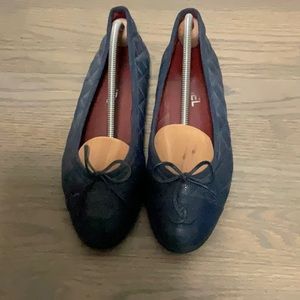 Women’s channel capped toe quilted leather ballet flats size 40